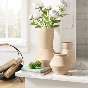 Threshold Sandy Modern Vase